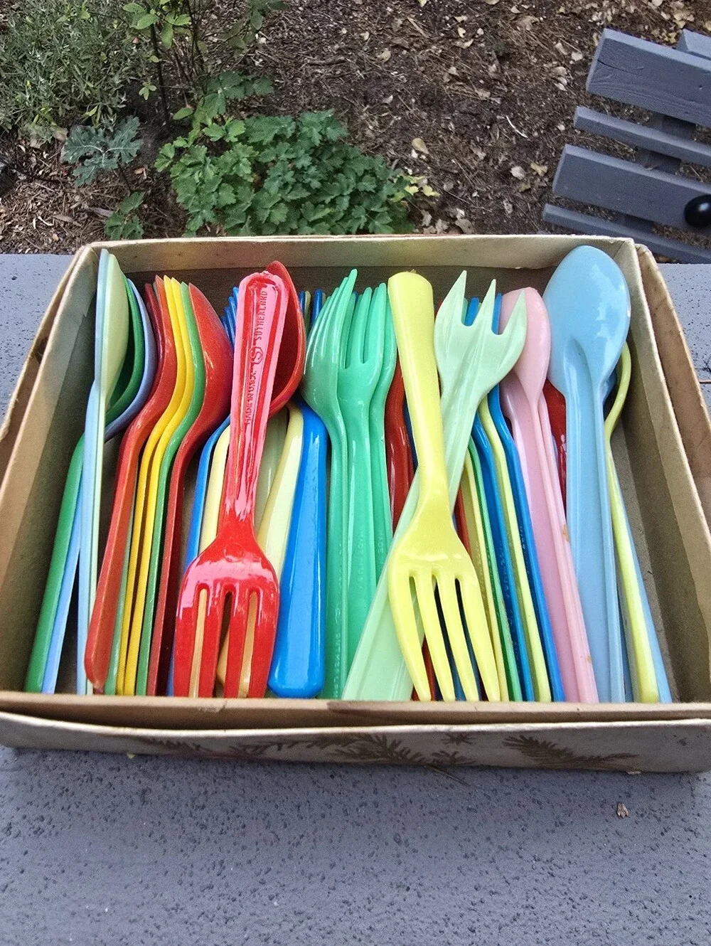 Mid-Century Multicolor Party Cutlery Set - Multipack
